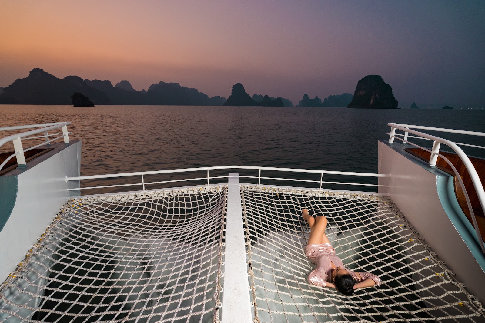 Catamaran Net Lounge